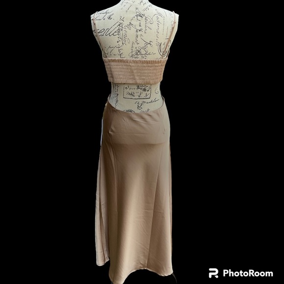 NWT-HOUSE OF HARLOW 1960 gorgeous backless midi in a silk touch fabric SZ MED - Picture 3 of 15